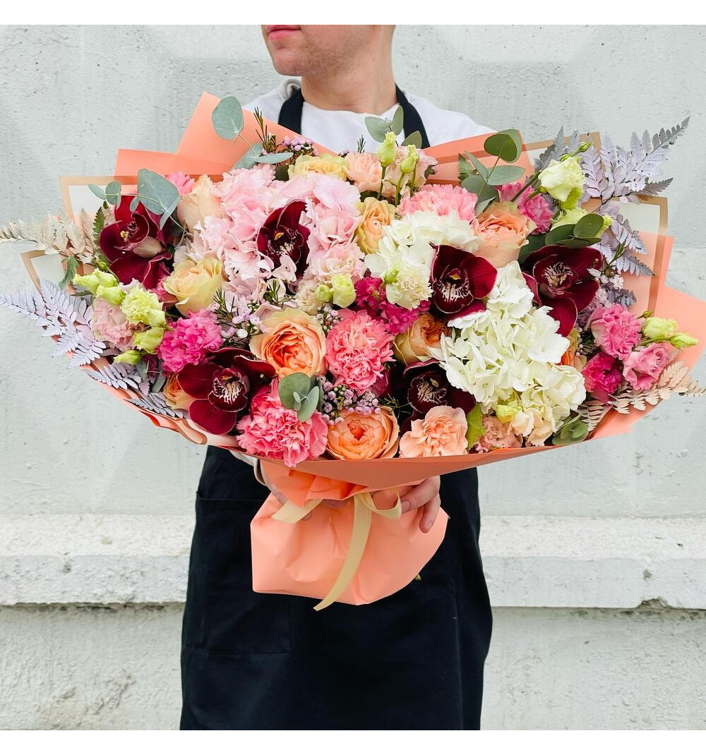 Авторский букет с розами Гравити