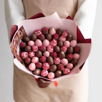Chocolate-covered strawberries bouquet "Romance"